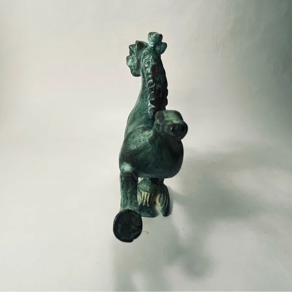 5 1/2" Vintage Reproduction of the Flying Horse of Gansu Statue Green Patina - Picture 5 of 16